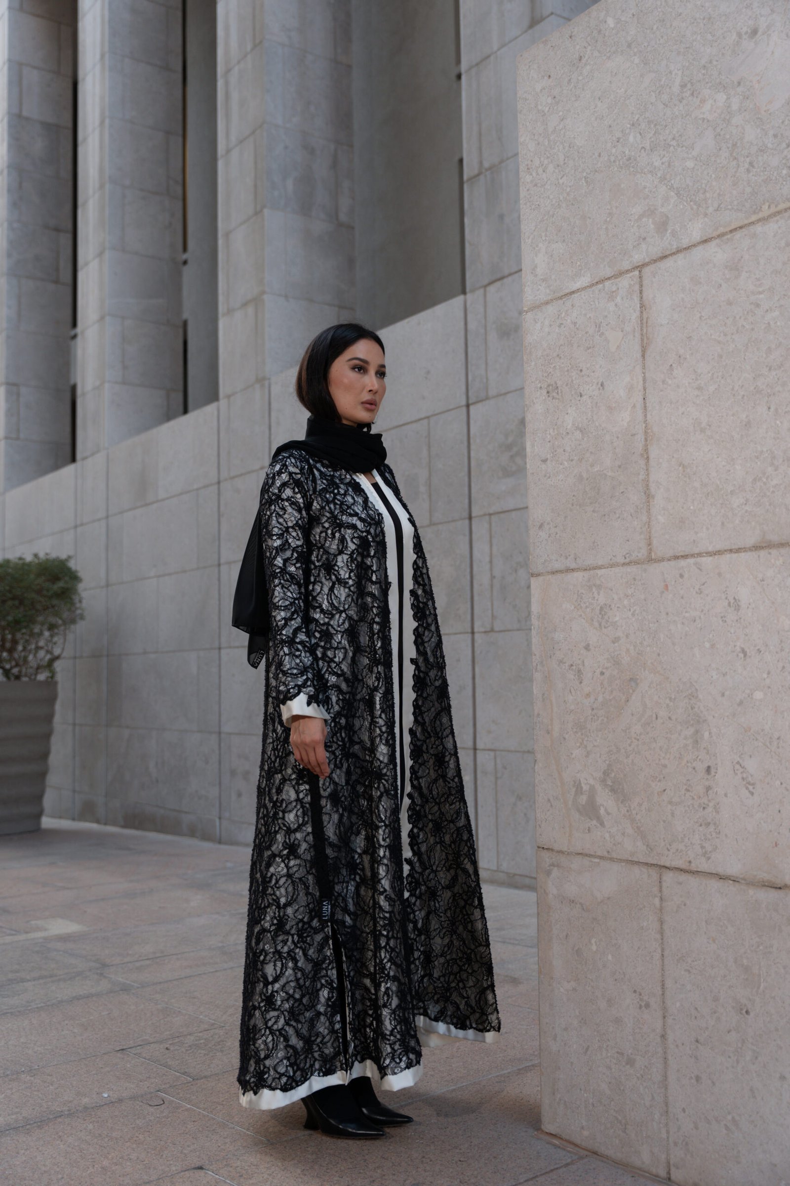 LUNAR ELEGANCE - Image 3