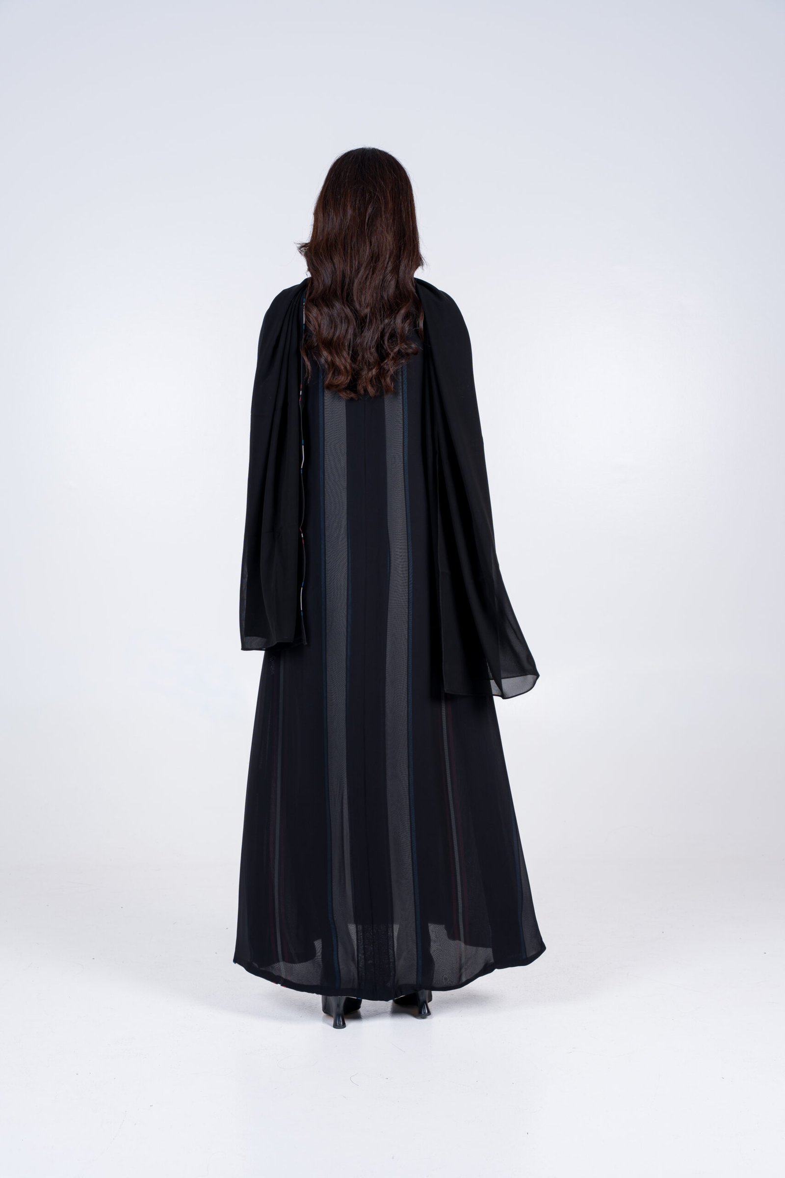 THE VERSA-CHIC - Image 4